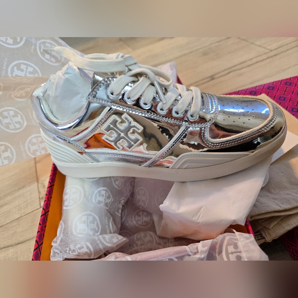 Tory Burch Clover Court Metallic Sneakers Argento/Oyster  Women’s Size 7 NWT